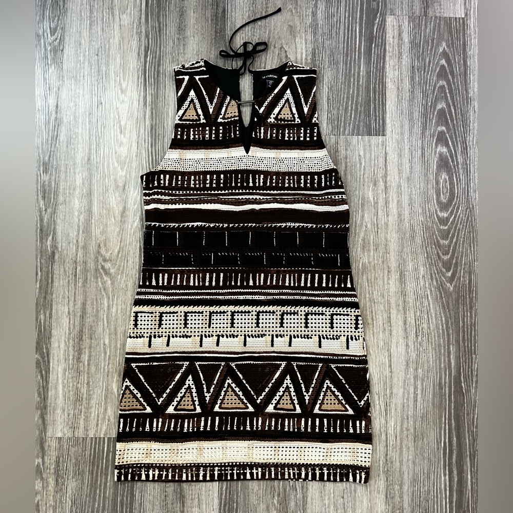Like new Tribal print mini dress, perfect for Hawaiian/island vacation! Size M